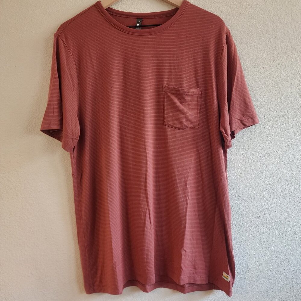 Vuori Shirt Mens Large Red Micro Stripe Pocket Lightweight Soft Stretch Tee